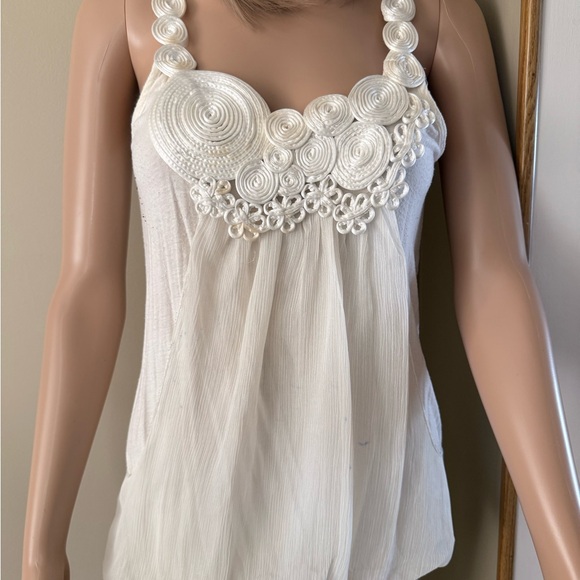 Beautiful Lace Summer Top. - Picture 2 of 6